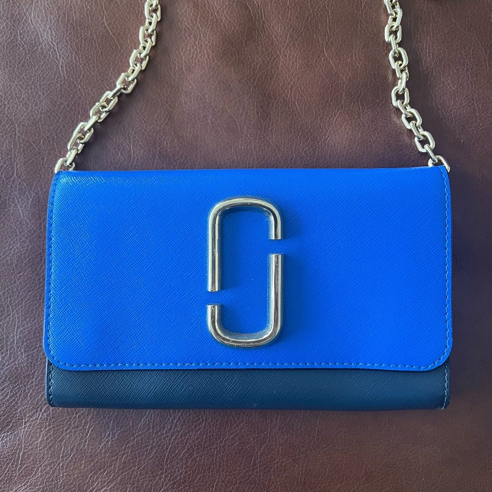 Marc Jacobs crossbody purse with gold chain